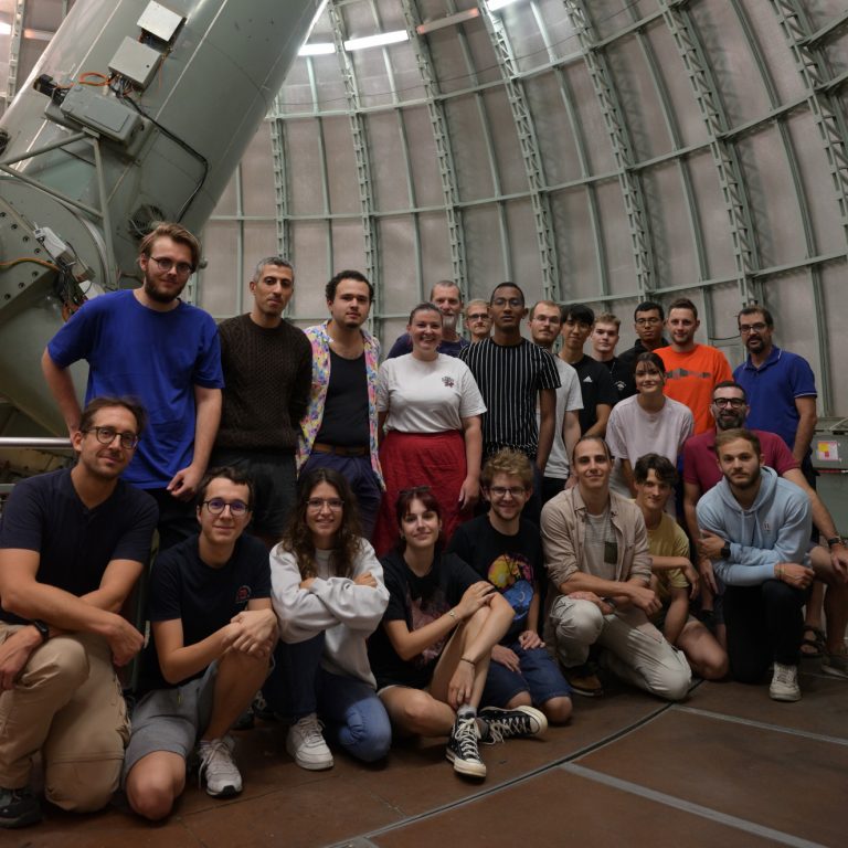 Promotion M2 Astro-CCP 2023-2024 T193 La promotion 2023-2024 des M2 Astrophysique-CCP Lyon-Montpellier et leurs encadrants sous la coupole du télescope de 193 cm.